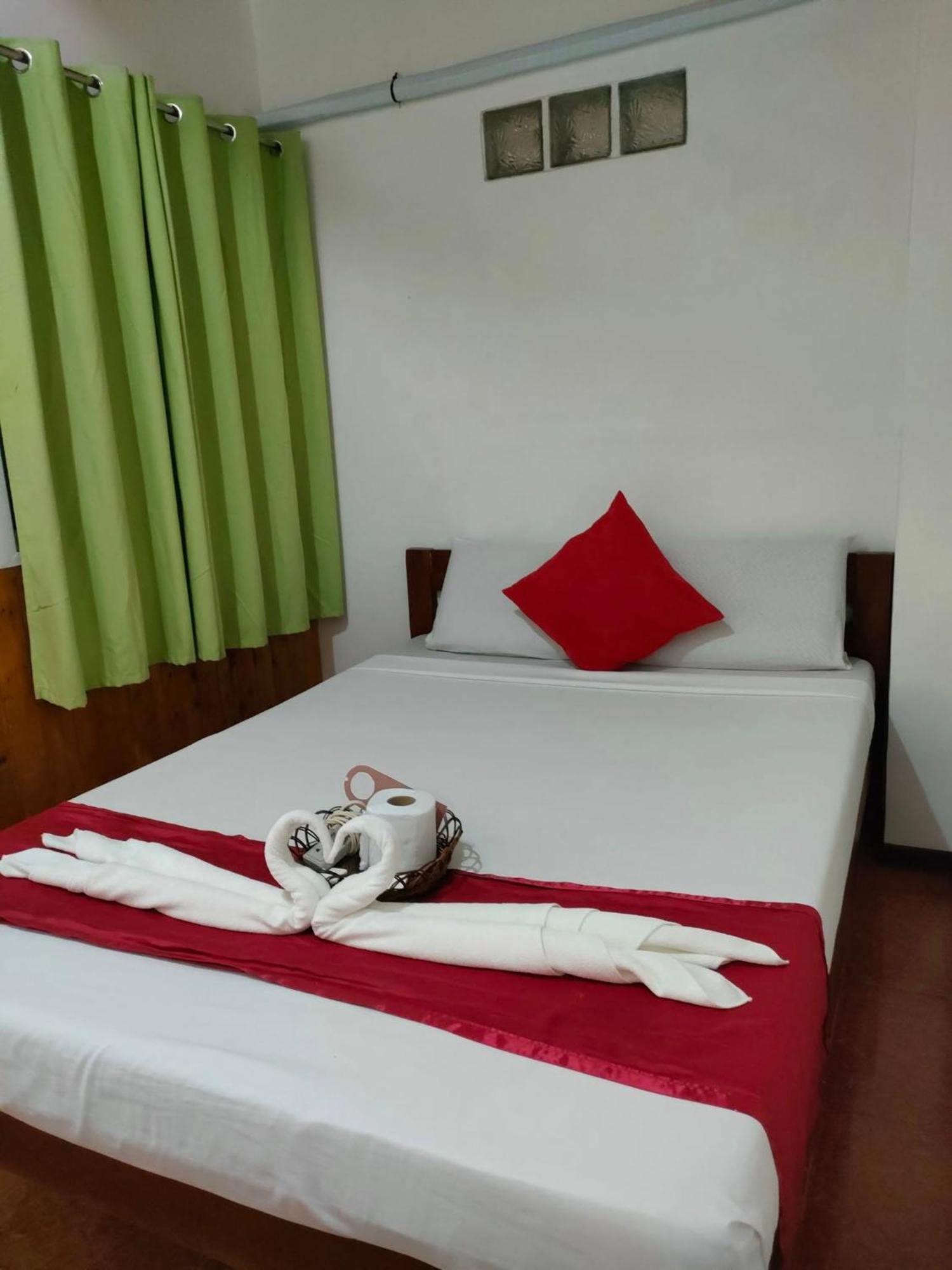 Axis Pension Hotel Île de Mactan Extérieur photo