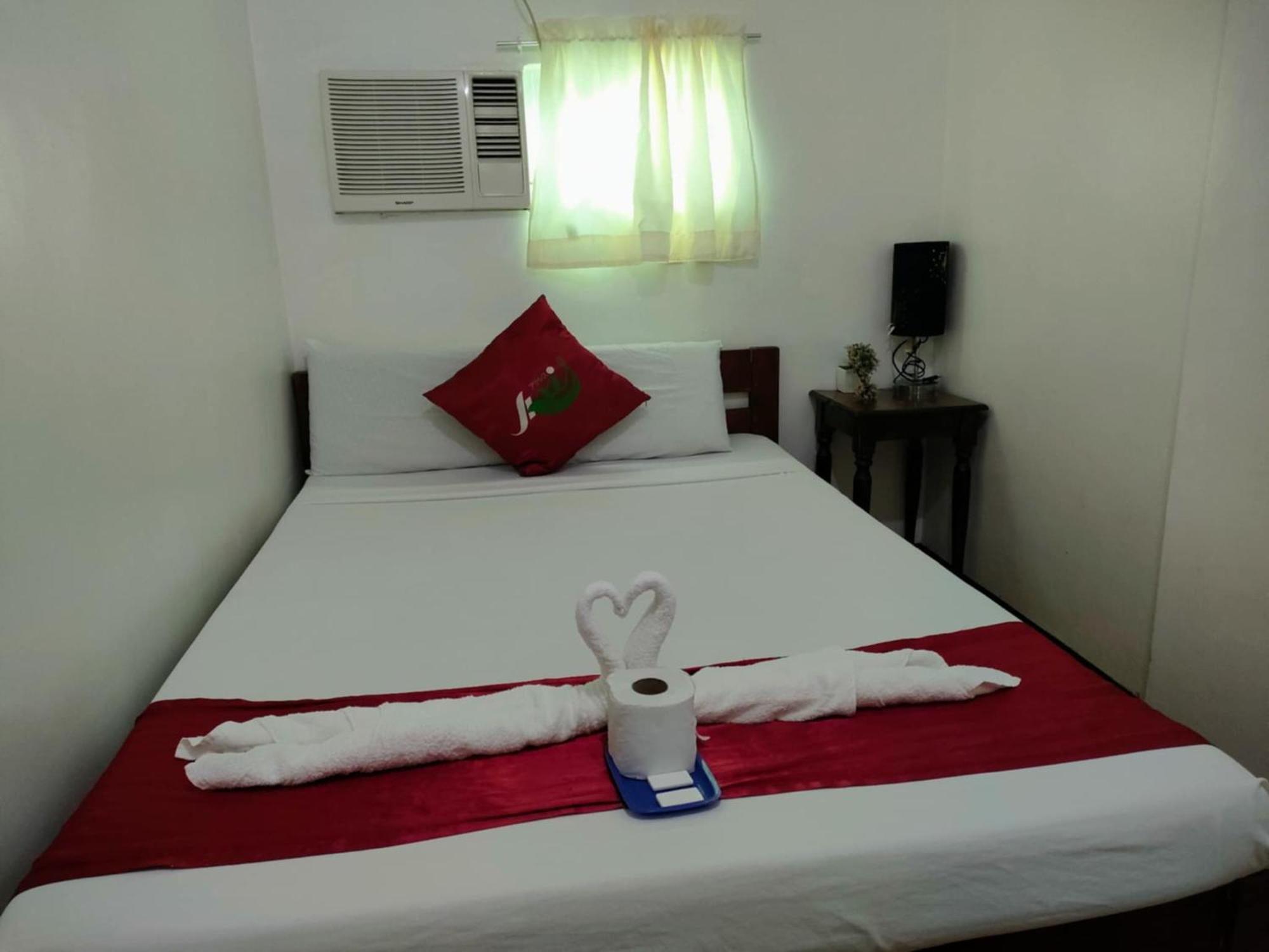 Axis Pension Hotel Île de Mactan Extérieur photo